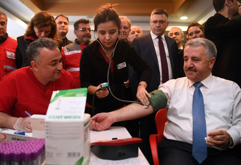 Bakan Ahmet Arslan ve Genel Müdürümüz Cenk Şen Kan Bağışında Bulundu