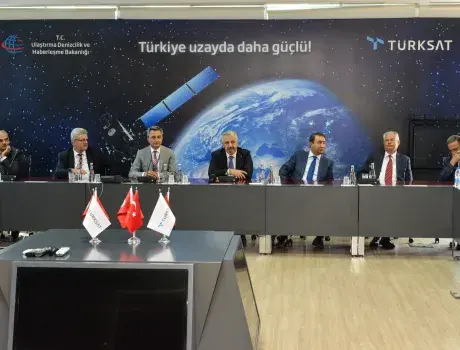 Bakan Arslan Türksat Çalışanlarının Bayramını Kutladı