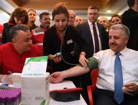 Bakan Ahmet Arslan ve Genel Müdürümüz Cenk Şen Kan Bağışında Bulundu