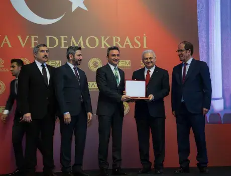 “Medya ve Demokrasi” etkinliğinde Türksat’a ödül