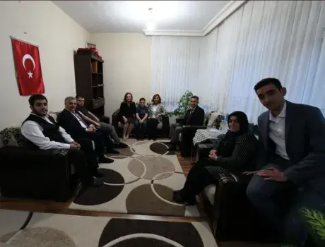 Minister Arslan breaks fast with family of martyr Ali Karslı