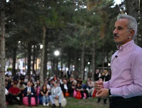 Ulaştırma ve Altyapı Bakanı Uraloğlu, Stajyer Öğrencilerle Buluştu