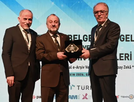 Bakan Yardımcısı Atalay'dan Kurumlara Çağrı: "Gereksiz Yatırımı Bırakın, Türksat'ın Veri Merkezini Kullanın"