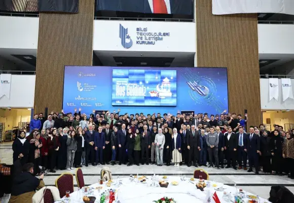 Bakan Uraloğlu iftarda gençlerle buluştu