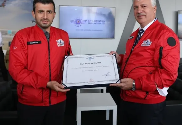 Selçuk Bayraktar'dan Türksat Standına Ziyaret