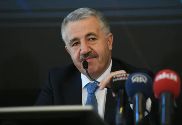 Bakan Arslan, "Türkiye haberleşme uydusu üretebilen 10 ülkeden biri olacak"