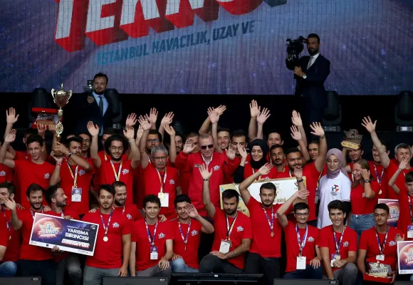 Grizu-263 ödülünü Cumhurbaşkanı Erdoğan’ın elinden aldı