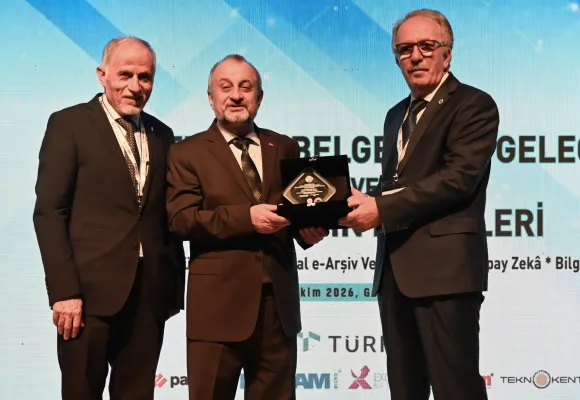 Bakan Yardımcısı Atalay'dan Kurumlara Çağrı: "Gereksiz Yatırımı Bırakın, Türksat'ın Veri Merkezini Kullanın"
