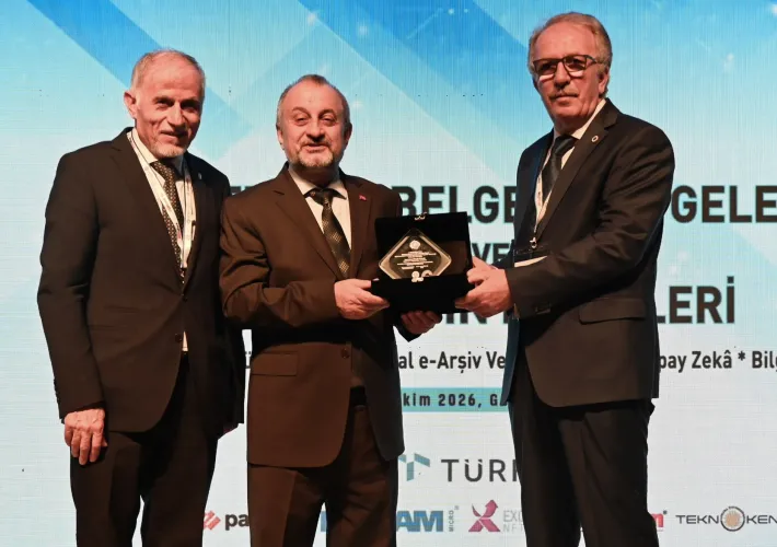 Bakan Yardımcısı Atalay'dan Kurumlara Çağrı: "Gereksiz Yatırımı Bırakın, Türksat'ın Veri Merkezini Kullanın"